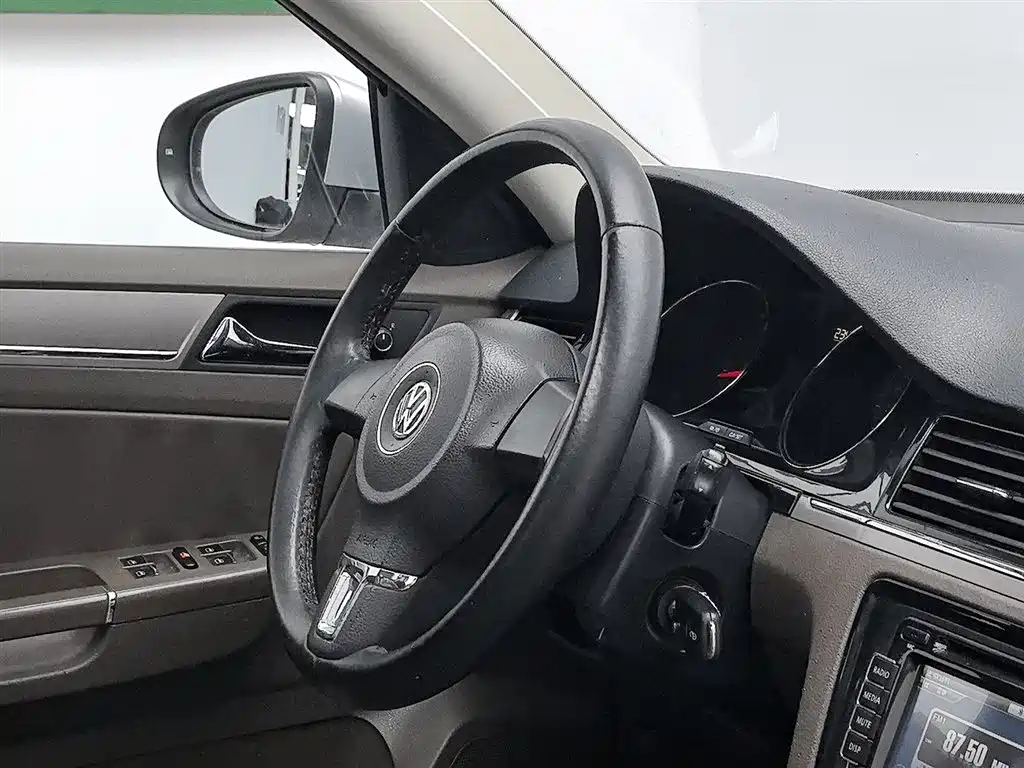 Volkswagen Bora 2014 1.6L Automatic Comfort Edition фото 22