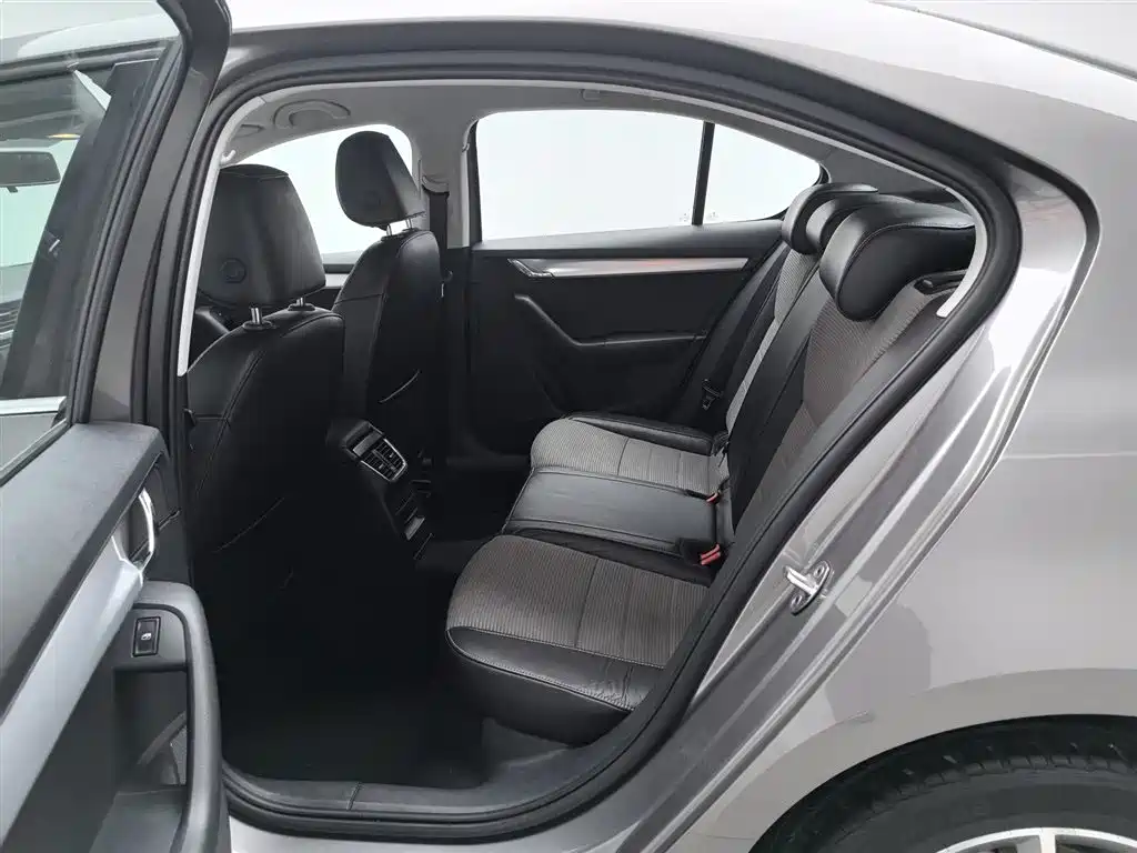 Škoda Octavia 2017 1.6L Manual ChuangXing фото 15