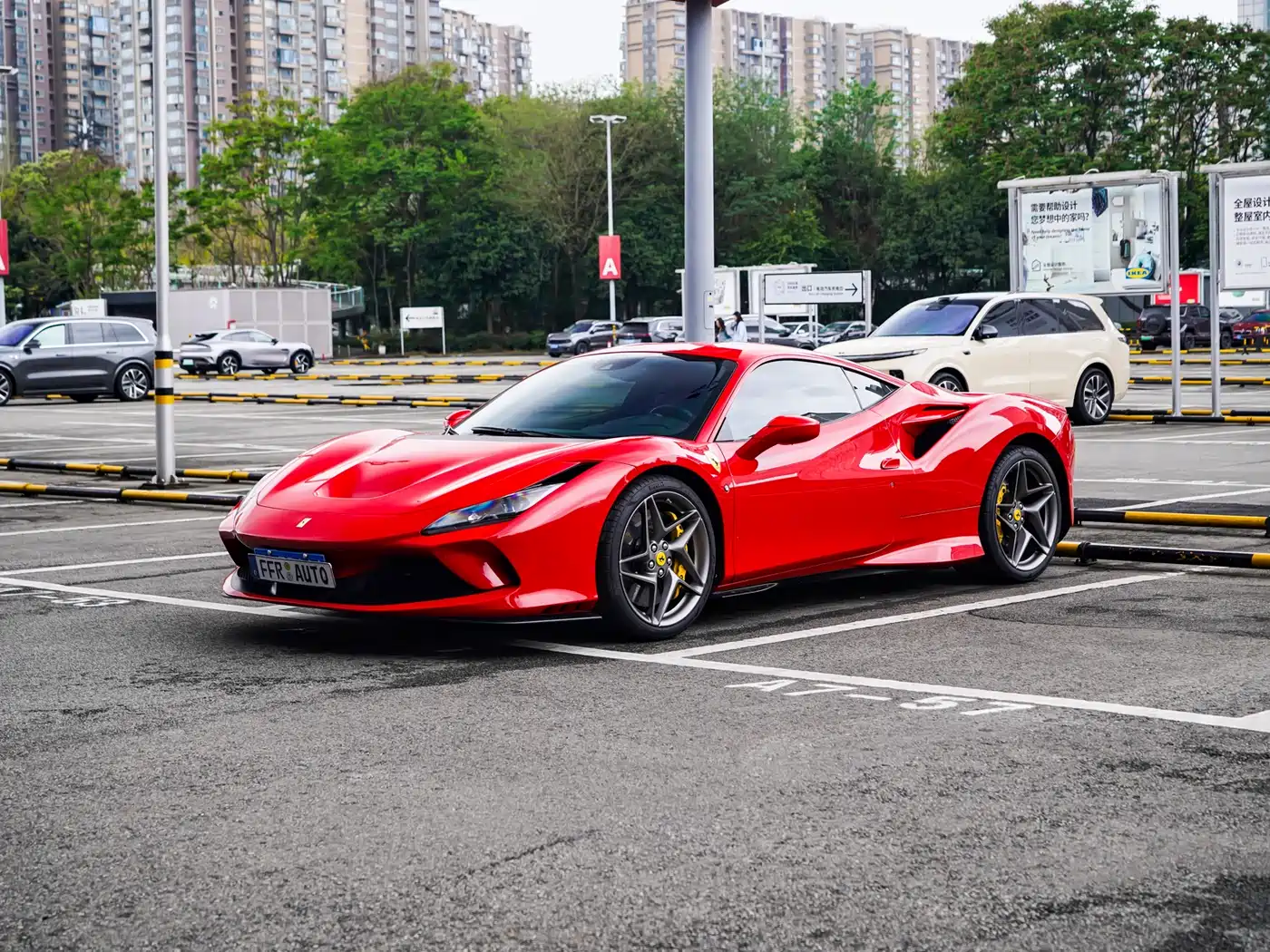FERRARI F8