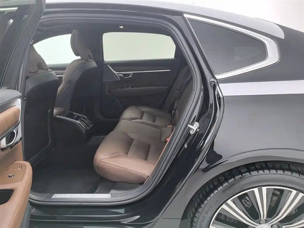 Volvo S90 2023 B5 Intelligent Vision Luxury Edition фото 15