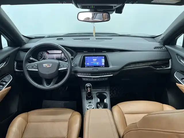 CADILLAC XT4