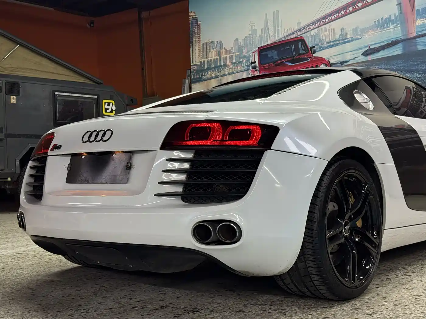 Audi R8 2007 4.2 FSI quattro фото 16