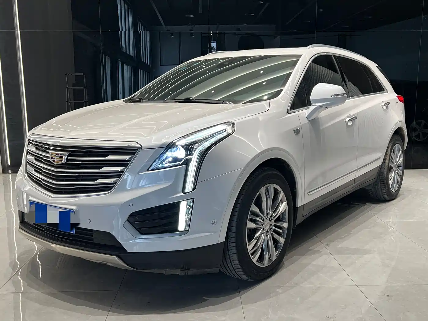 Cadillac XT5 2018 28E 4WD Leading