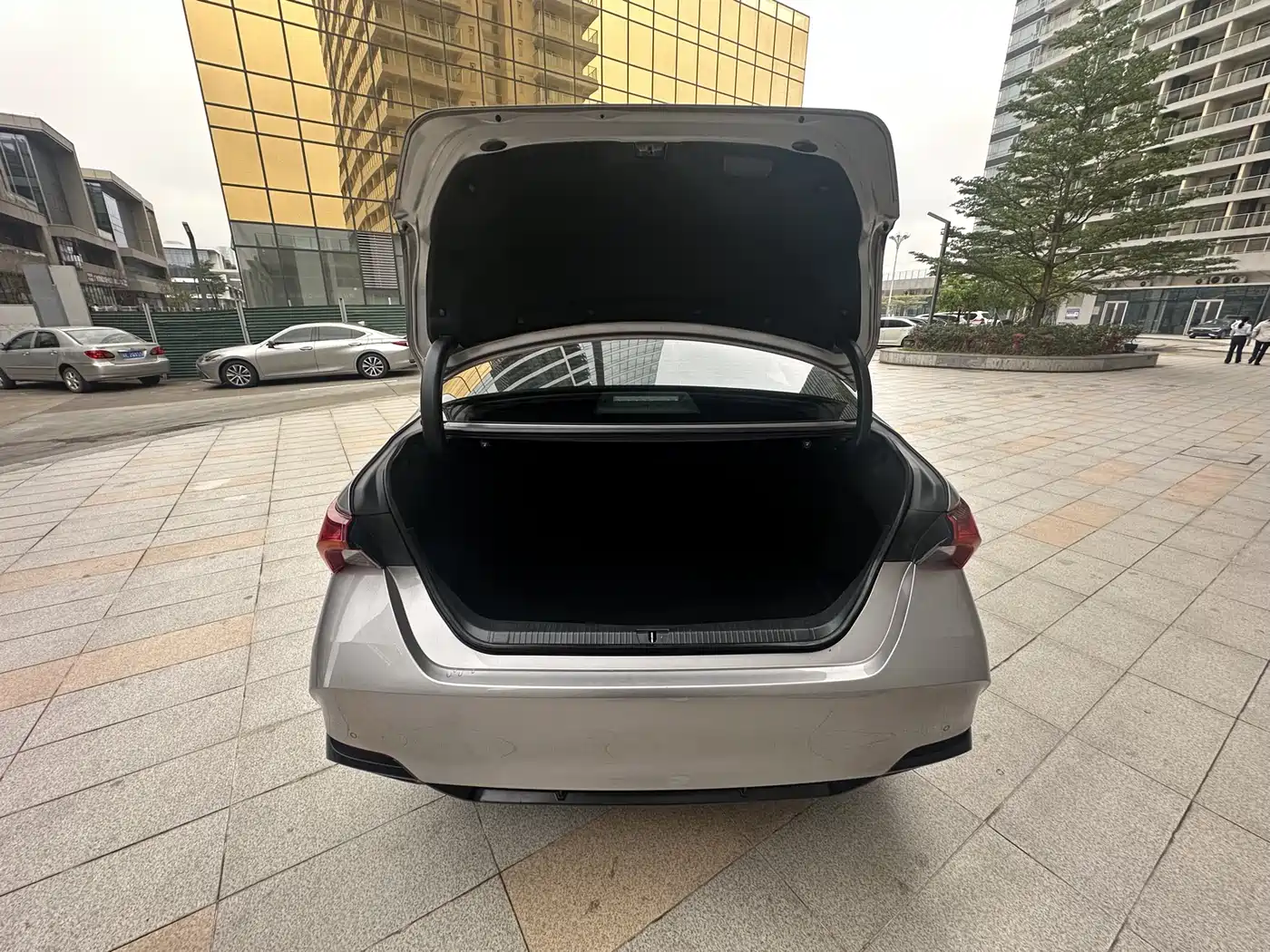 Toyota Avalon 2019 Hybrid 2.5L XLE Premium Edition China VI фото 17