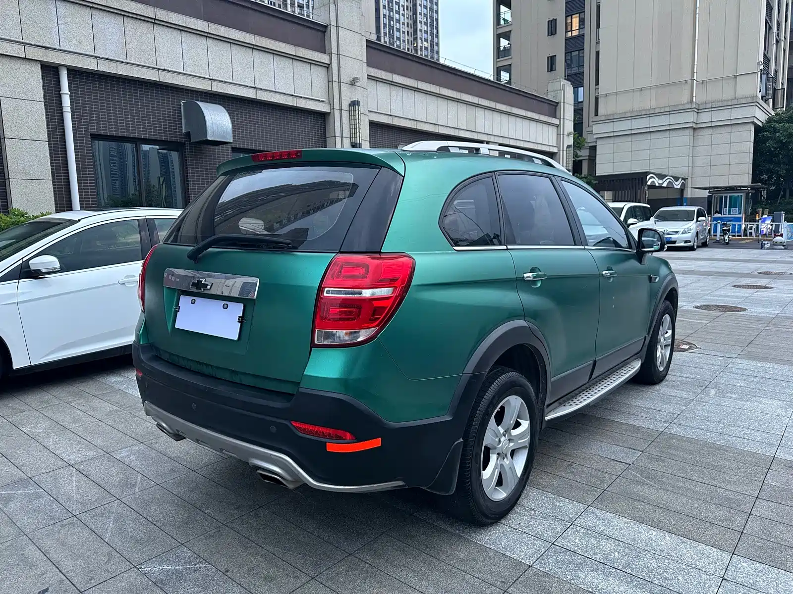 Photo 9 - Chevrolet Captiva