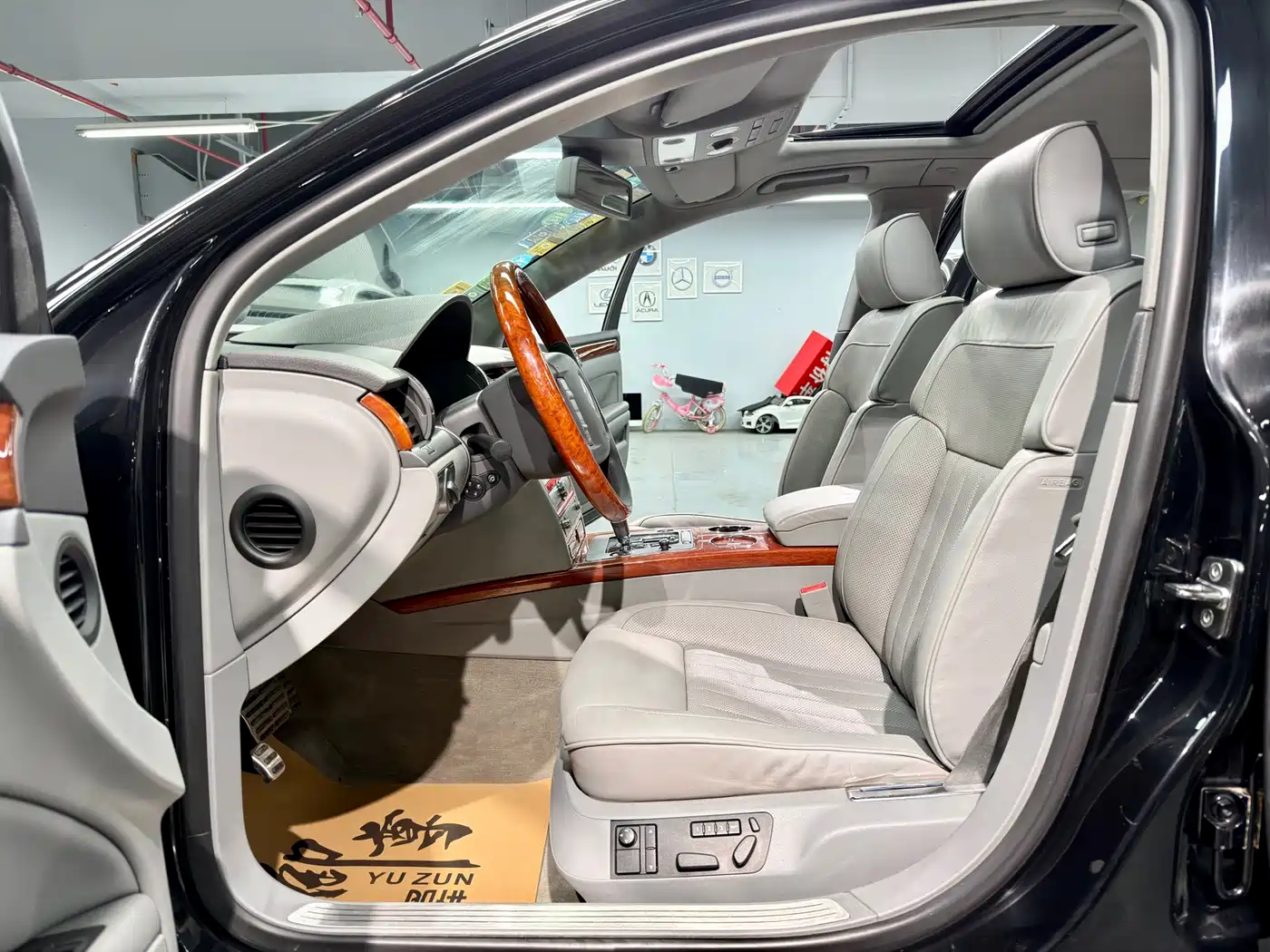 Volkswagen Phaeton 2007 Model 3.2L V6 5-Seat Base фото 8