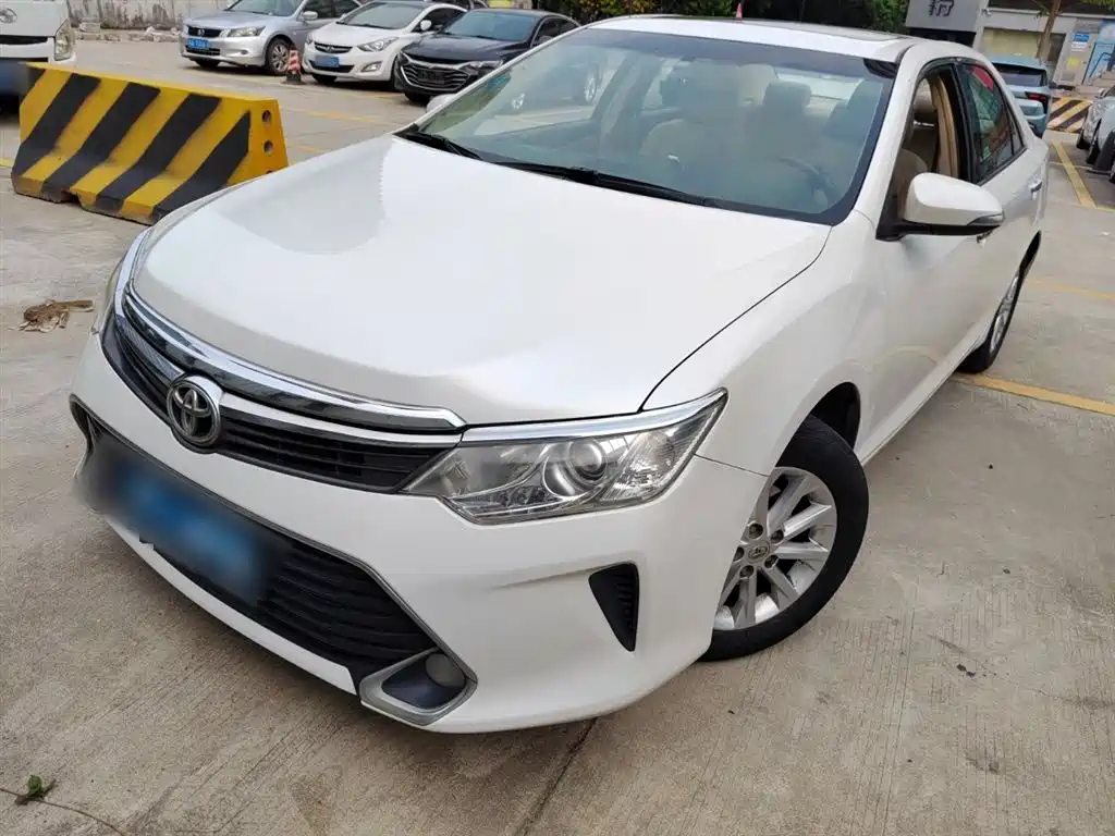 Toyota Camry 2015 2.0G Leading Edition фото 2