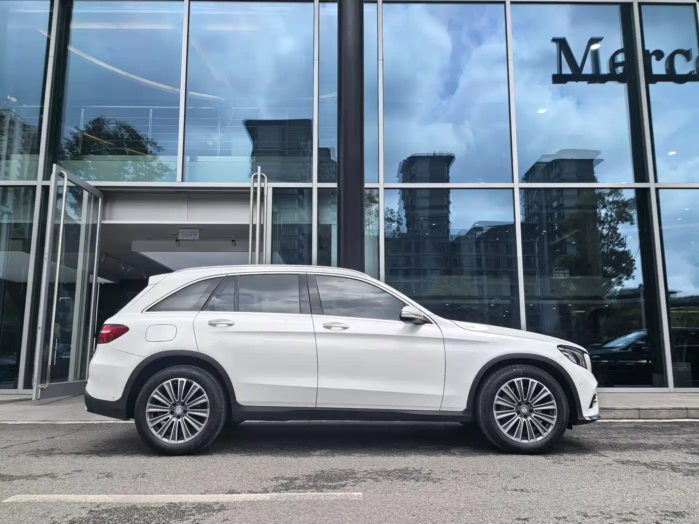 Mercedes-Benz GLC 2017 GLC 260 4MATIC Dynamic фото 4