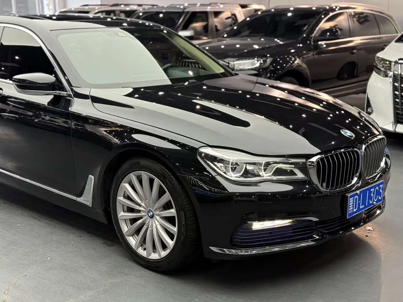 BMW 7 Series 2016 740Li Leading Edition фото 6