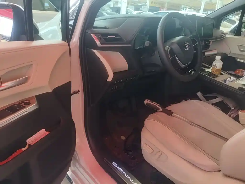 Toyota Sienna 2026 2026 2.5L Hybrid AWD Premium Edition