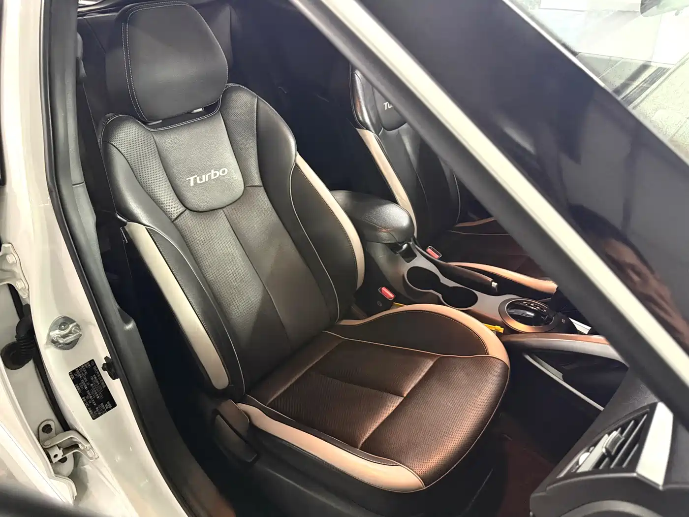 Hyundai Veloster 2012 1.6T Automatic Luxury фото 15