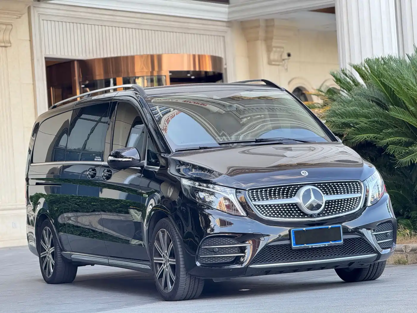 Mercedes-Benz V-Class 2022 V 260 L Long Wheelbase Luxury Edition фото 3