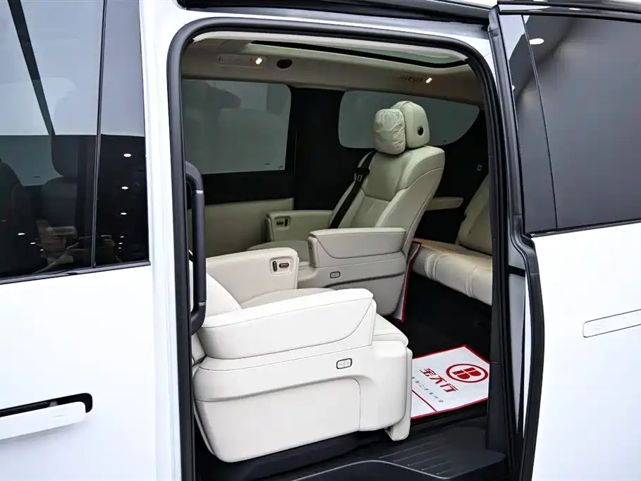 Li Auto MEGA 2025 2025 Model Home Family Special Edition