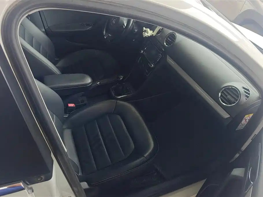 Volkswagen Jetta 2015 1.4L Manual Comfort фото 8