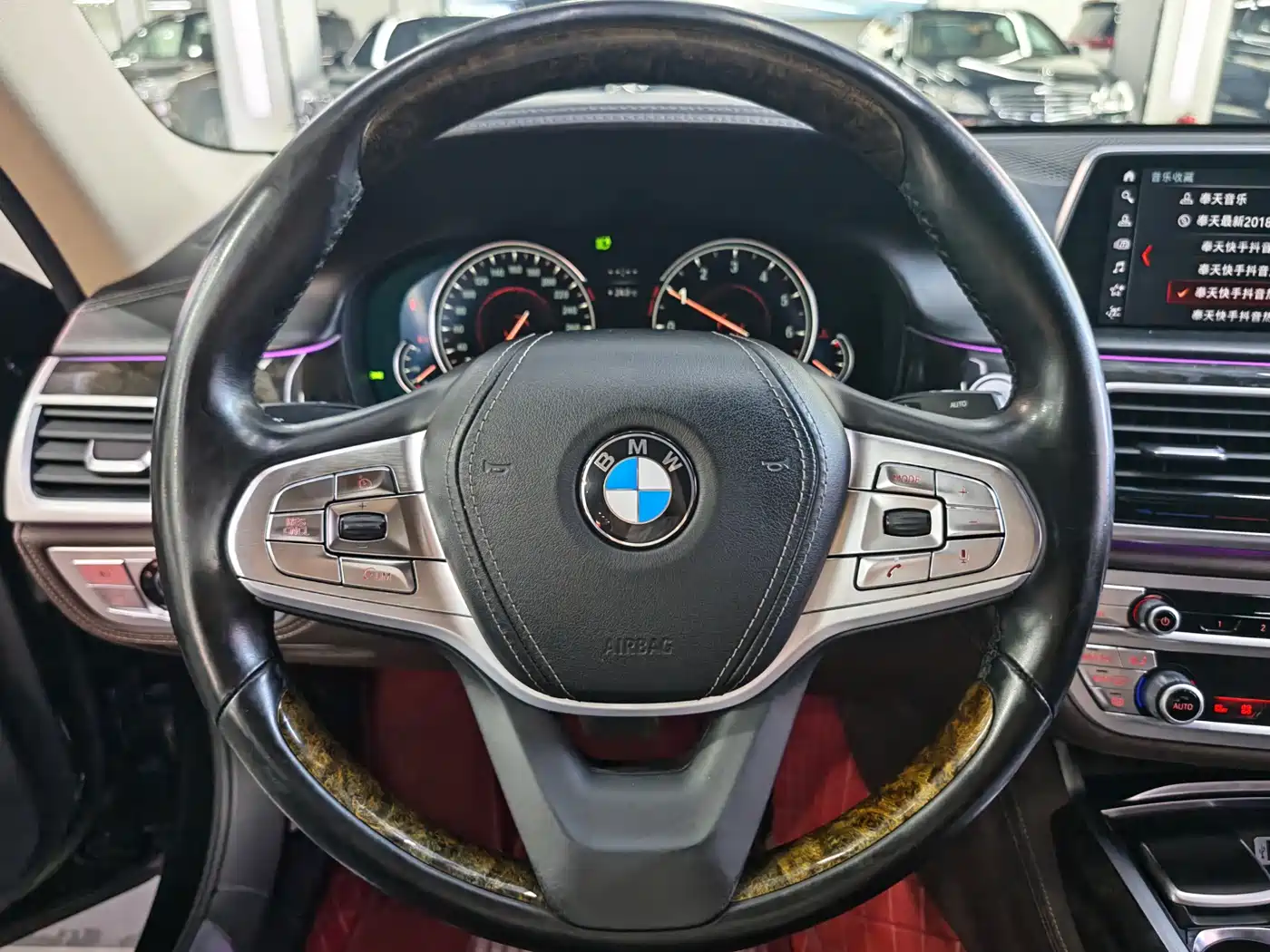 BMW 7 Series 2016 730Li Leading фото 8