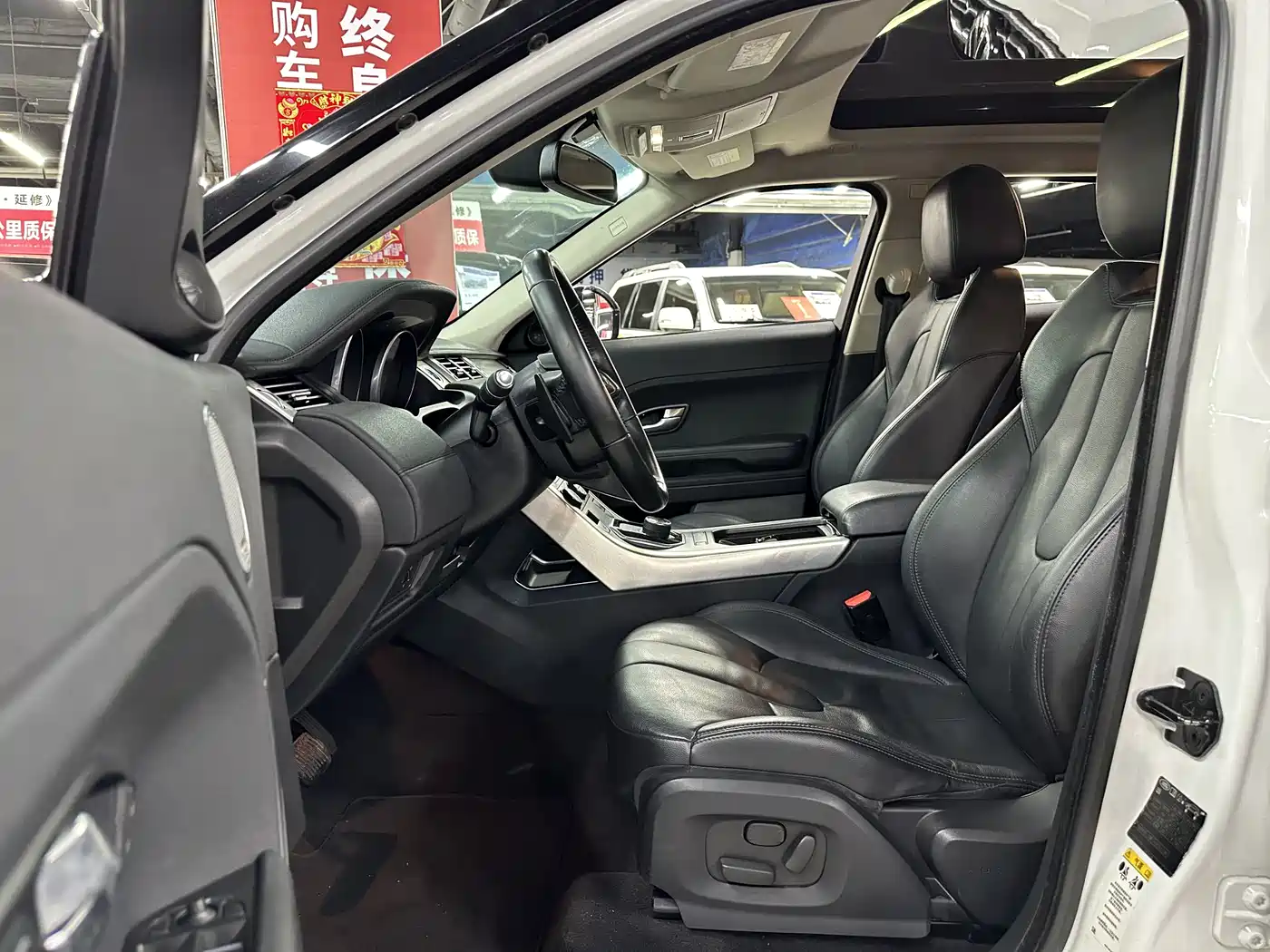 Land Rover Range Rover Evoque 2015 2.0T 5-Door Intelligent Edition фото 26