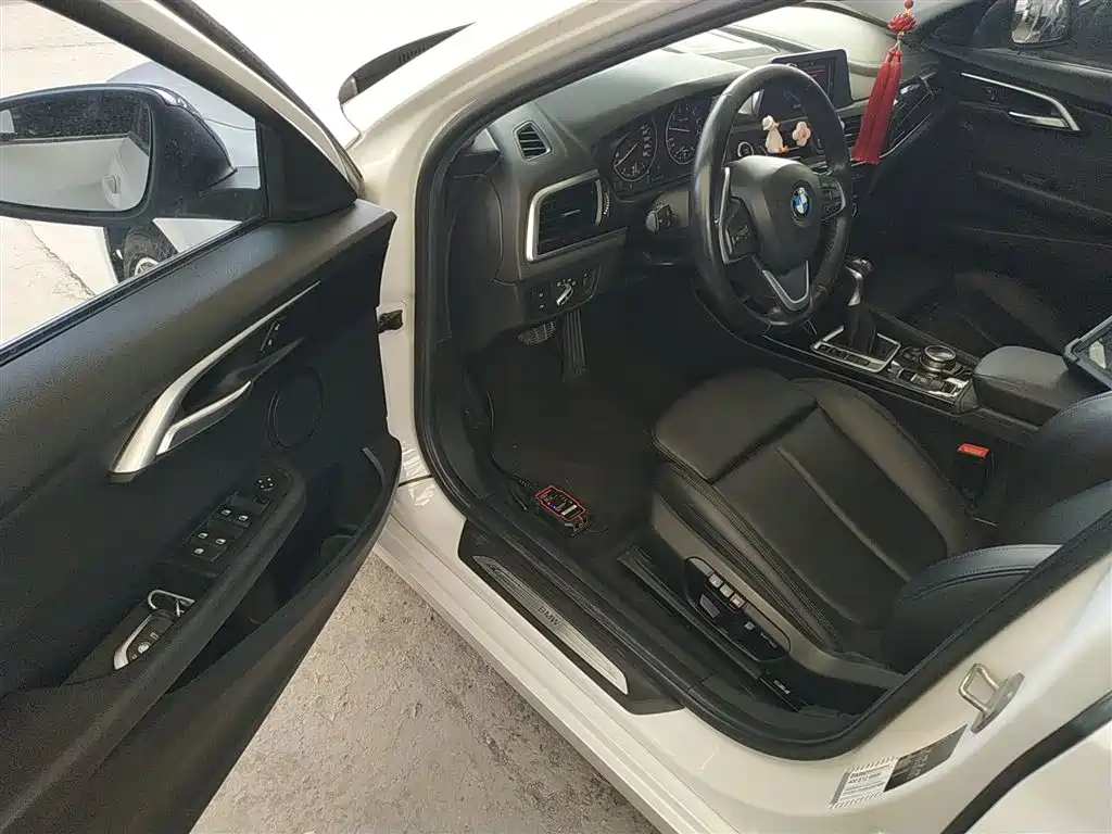 BMW 1 Series 2017 118i Sport фото 16