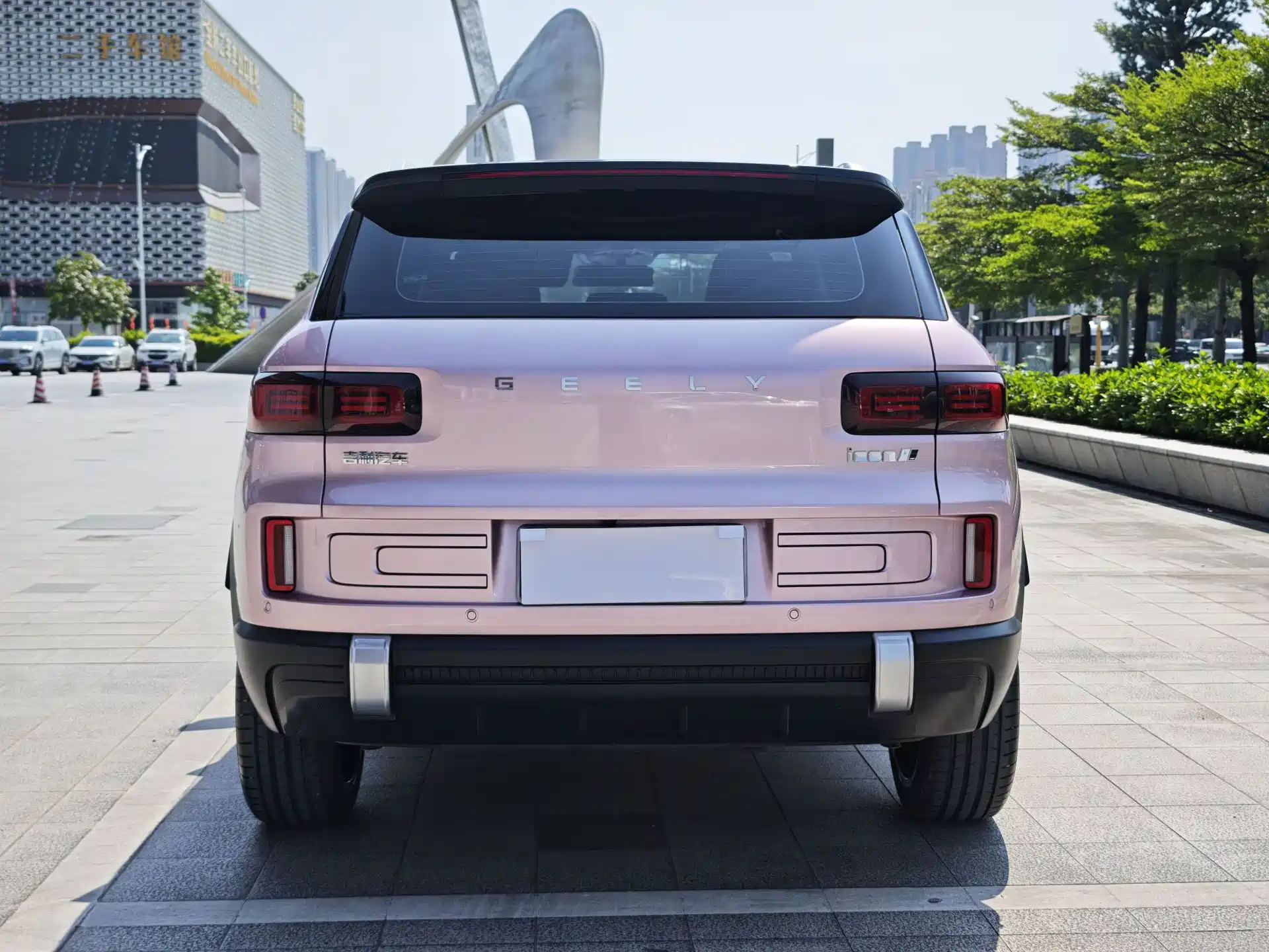 Фото 3 - Geely ICON