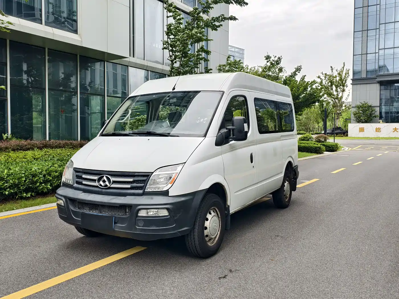 SAIC Maxus Xintu V80 2017 2017 2.5T 5-speed manual Aoyun Tong China V short wheelbase medium roof 5/6/10 seats