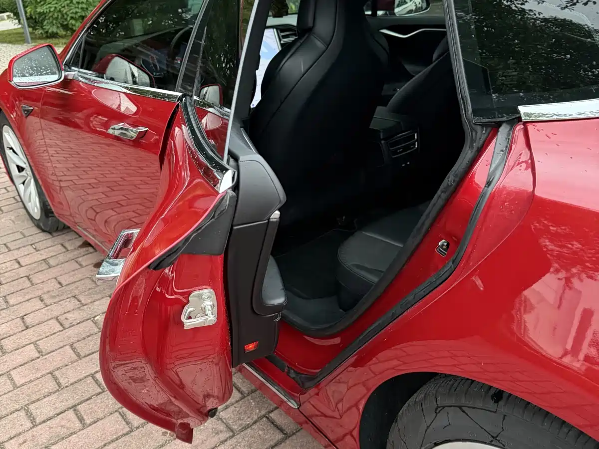 TESLA MODEL S