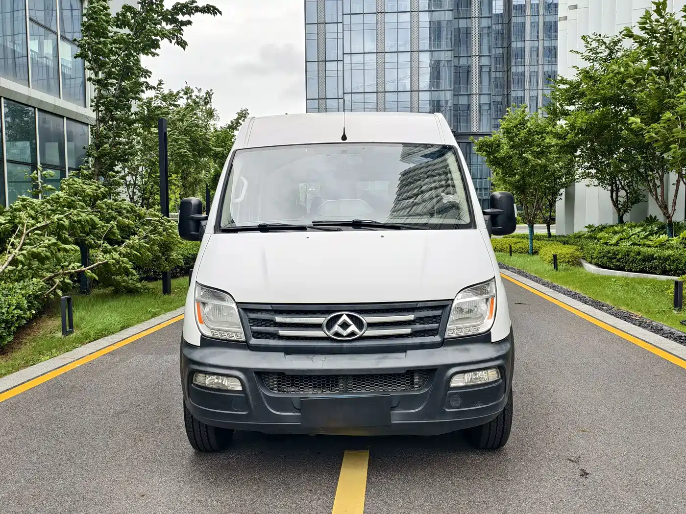 SAIC Maxus Xintu V80 2017 2017 2.5T 5-speed manual Aoyun Tong China V short wheelbase medium roof 5/6/10 seats
