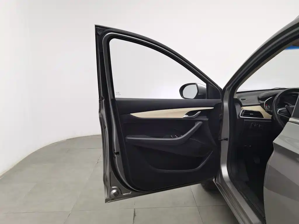 Photo 8 - Baojun 360