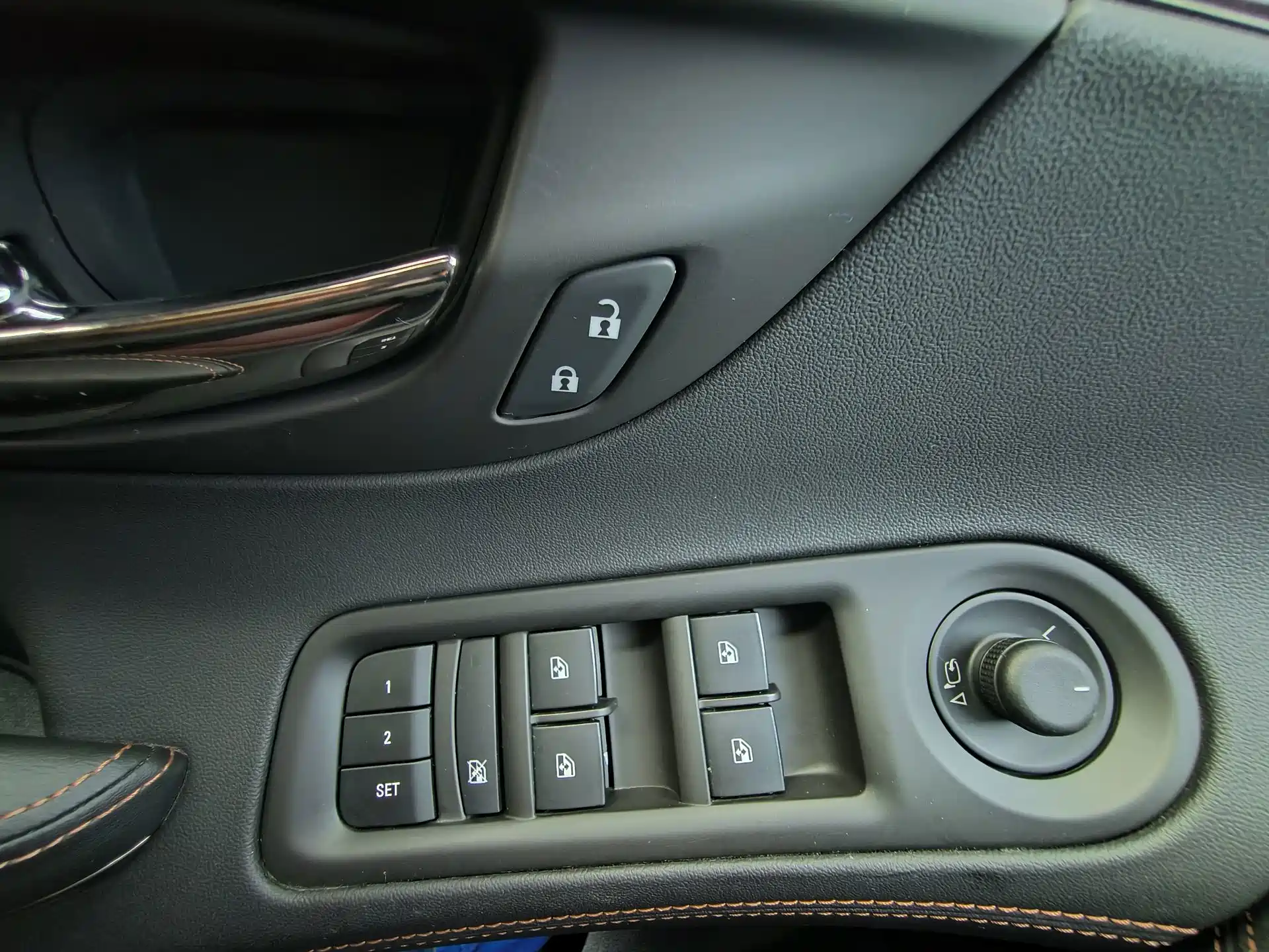 Photo 10 - Buick LaCrosse