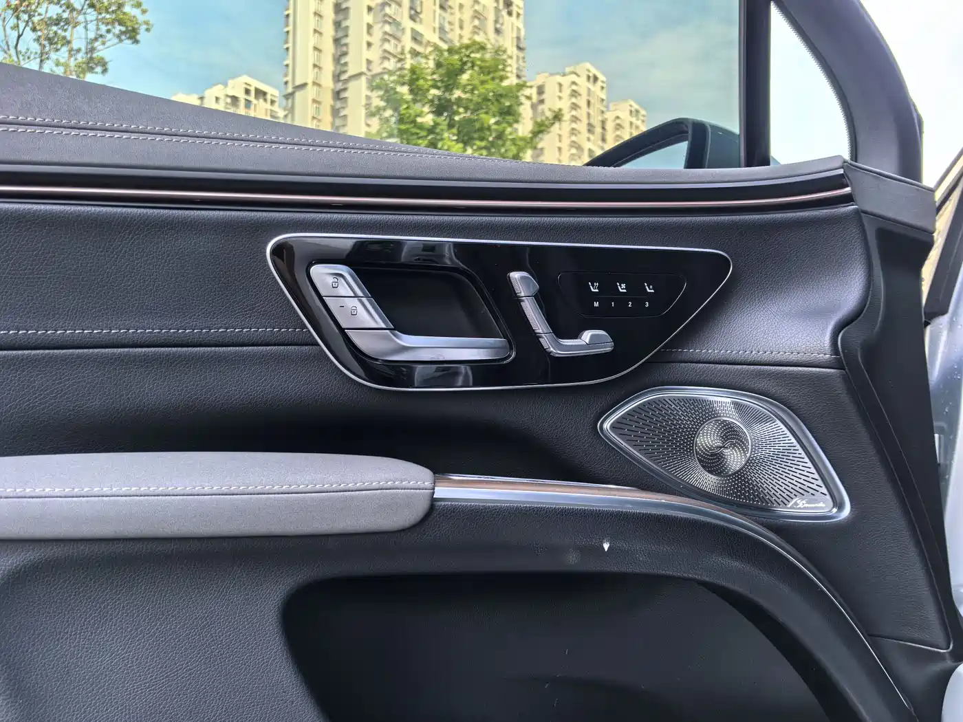 MERCEDES-BENZ EQS SUV