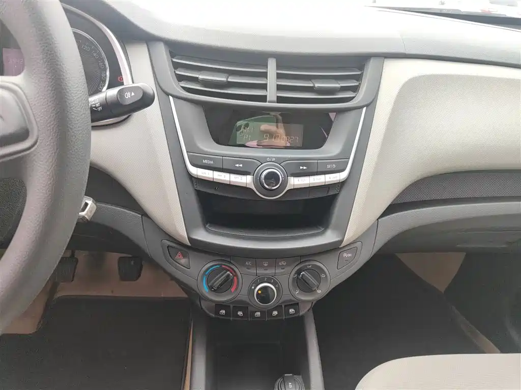 Chevrolet Sail 2015 Sail 3 1.5L Manual Ideal Sunroof Edition фото 13