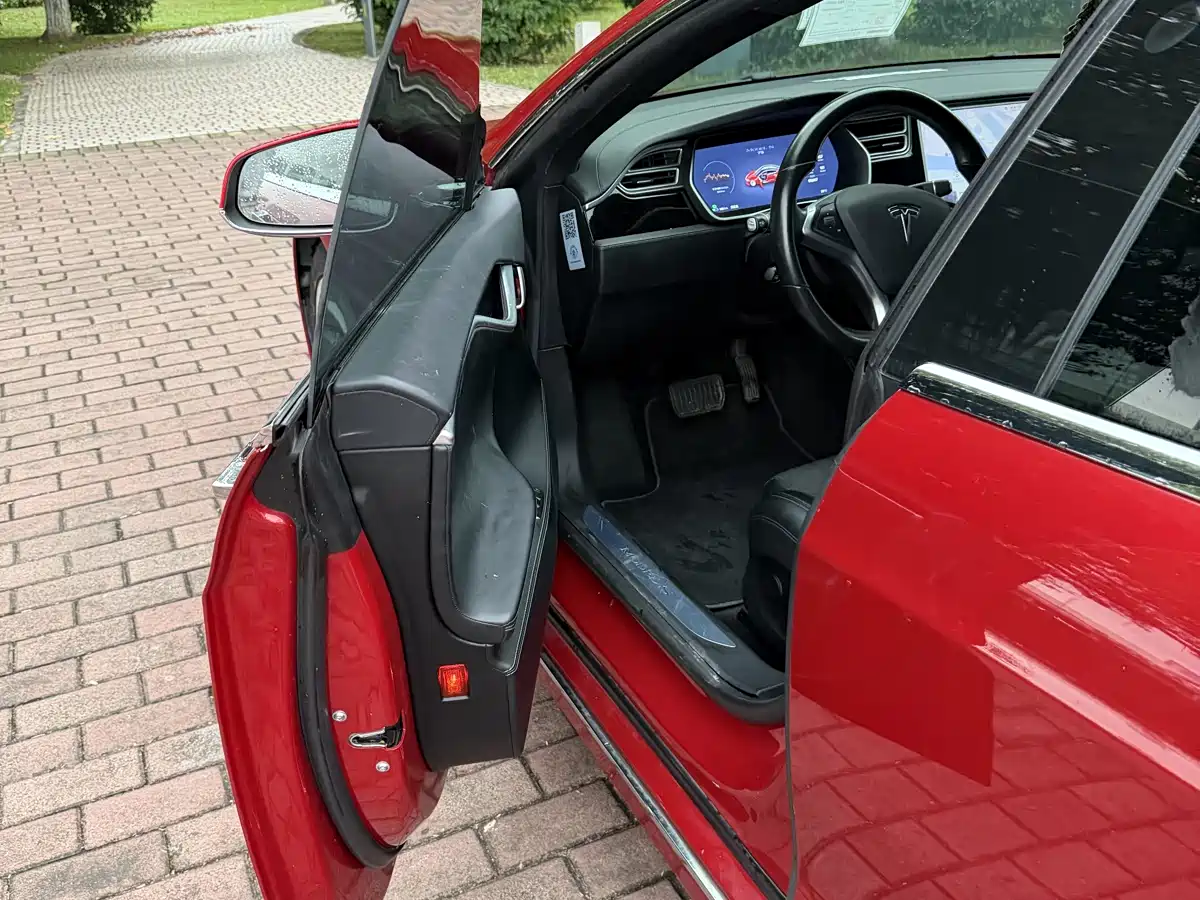 TESLA MODEL S