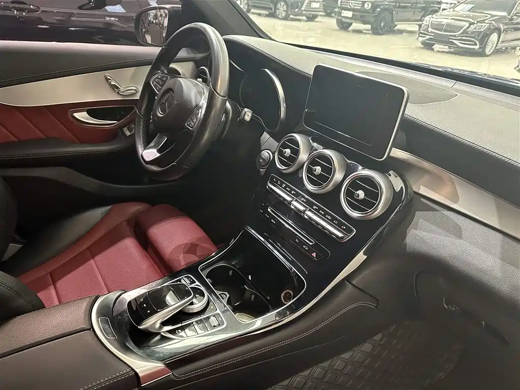 Mercedes-Benz GLC Coupe 2018 GLC 200 4MATIC Coupe SUV фото 14