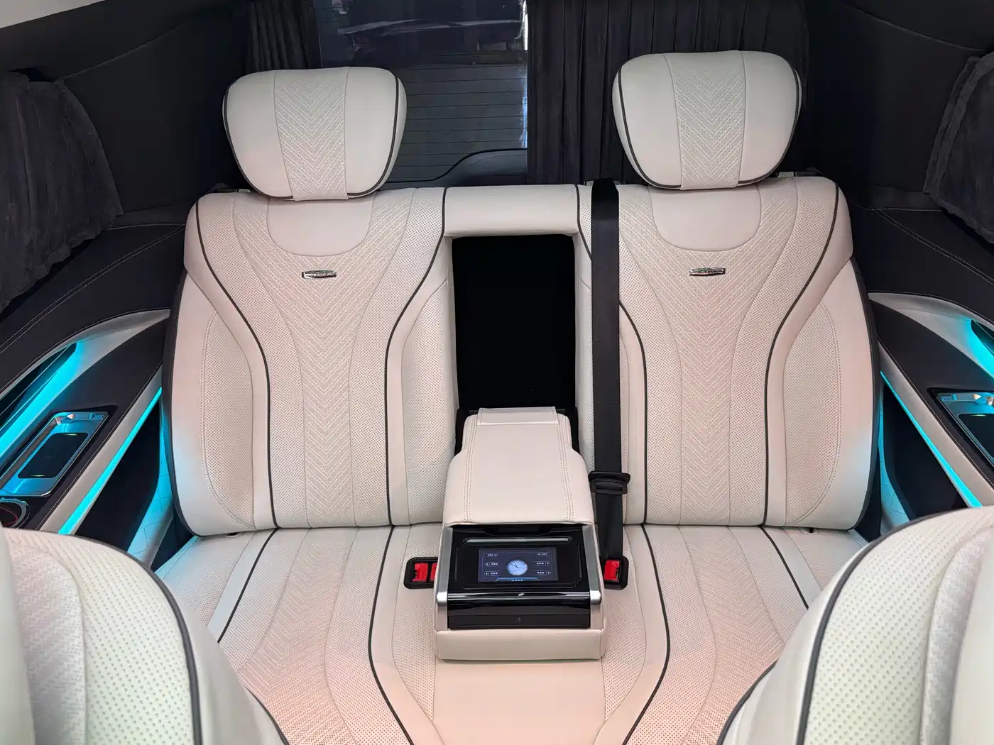 Mercedes-Benz V-Class 2022 V 260 L Long Wheelbase Luxury Edition фото 10