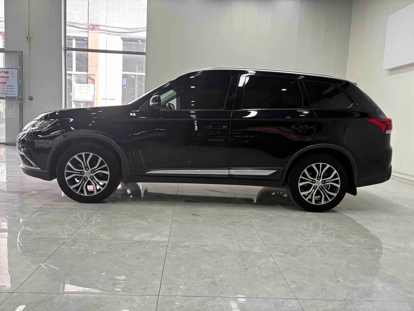Mitsubishi Outlander 2018 2.0L 2WD Glory Edition 5-seater фото 4