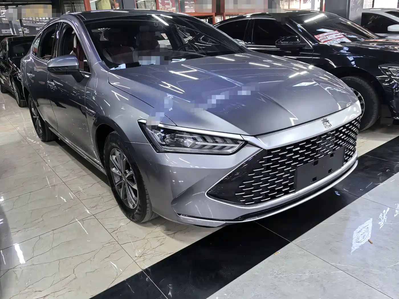 BYD Qin PLUS 2024 Glory Edition DM-i 55KM Leading фото 3