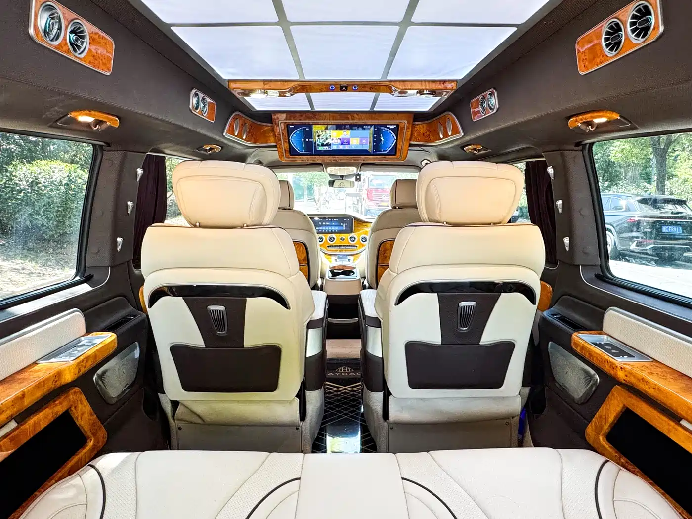 Mercedes-Benz Vito 2023 2.0T Elite 7-Seater фото 25
