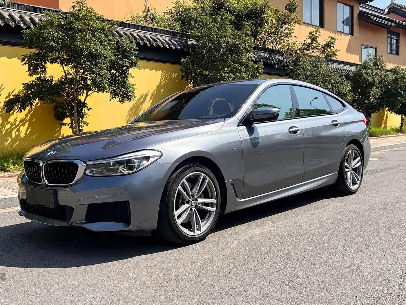 Photo 1 - BMW 6 Series GT