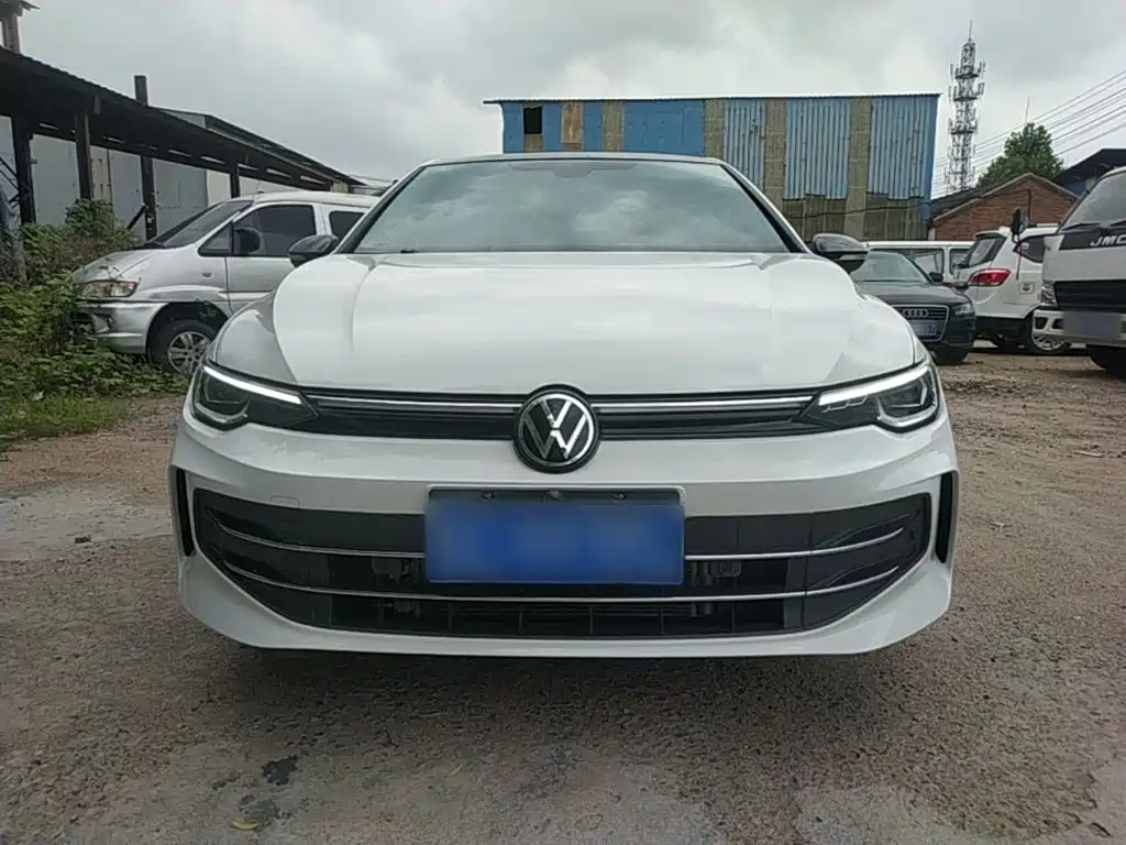 Volkswagen Golf 2025 2025 Facelift 300TSI Pro