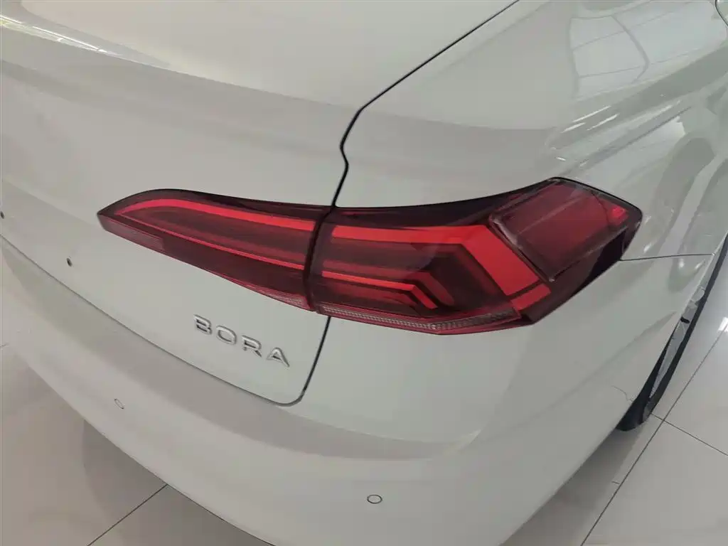 VOLKSWAGEN BORA
