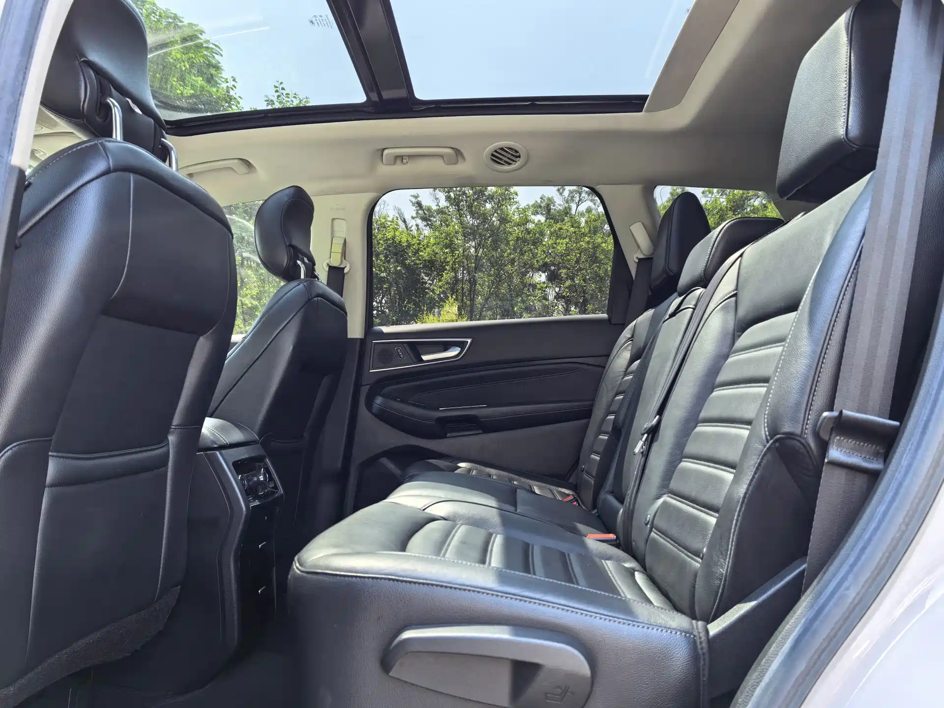 Фото 14 - Ford Edge