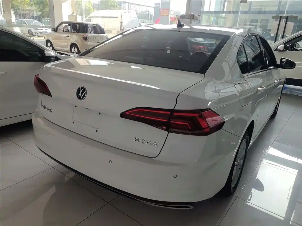 VOLKSWAGEN BORA