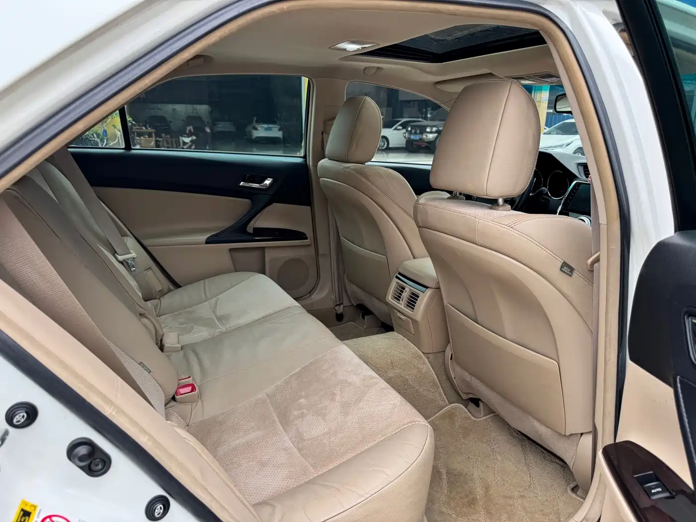 Toyota Reiz 2010 2.5V Style Elite Edition фото 8
