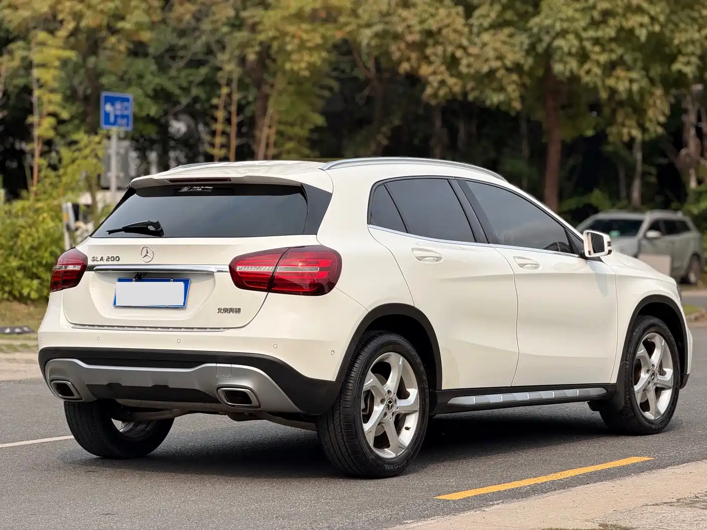 MERCEDES-BENZ GLA