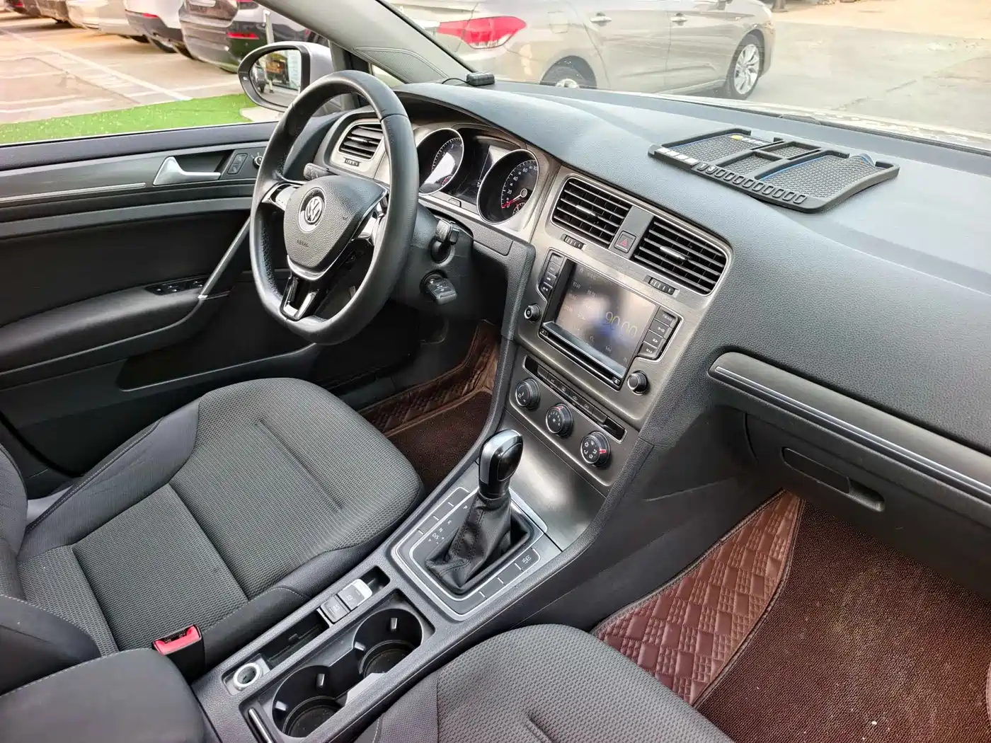 Volkswagen Golf 2015 1.6L Automatic Comfort фото 15