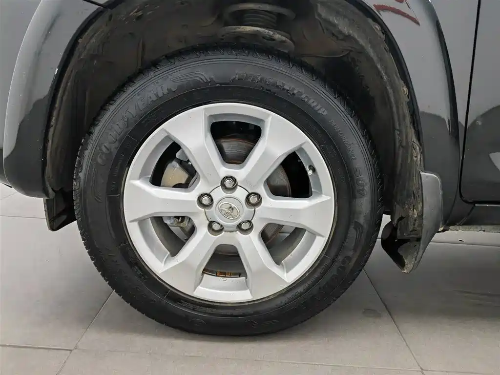 Photo 17 - Toyota RAV4 Rongfang
