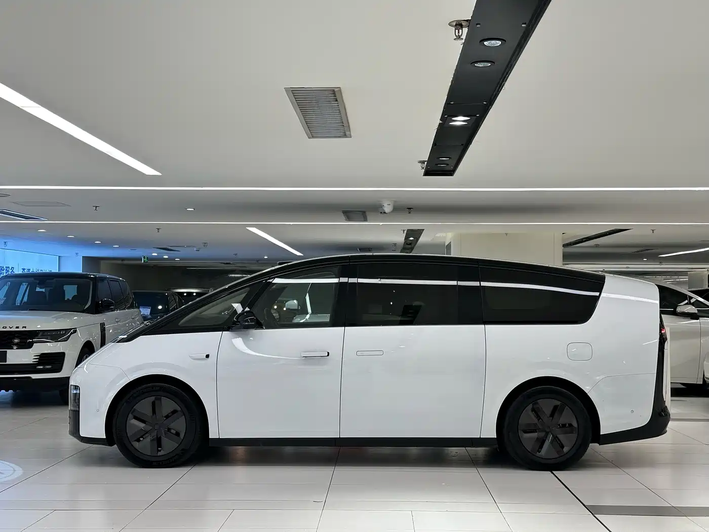 Li Auto MEGA 2025 2025 Model Home Family Special Edition