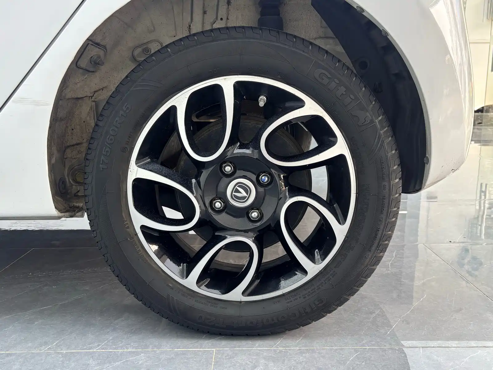 Photo 10 - Changan Benben E-Star