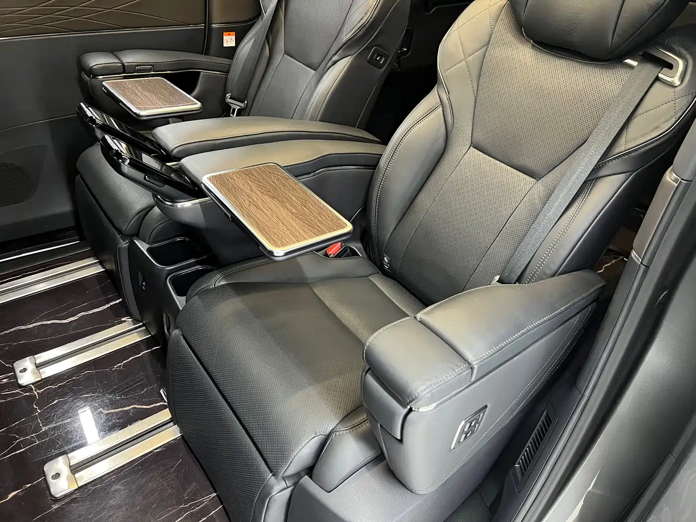 Toyota Vellfire 2024 Crown Hybrid 2.5L Executive Premium Edition фото 11