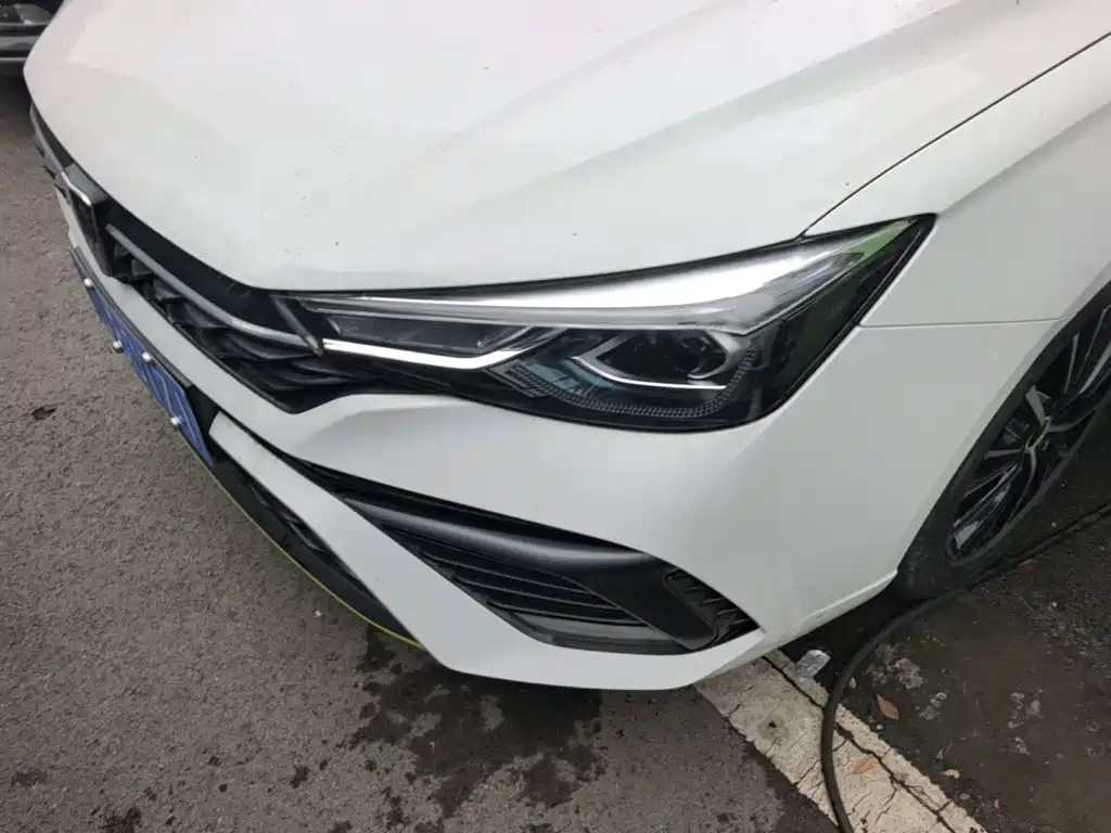 Фото 24 - Roewe i5