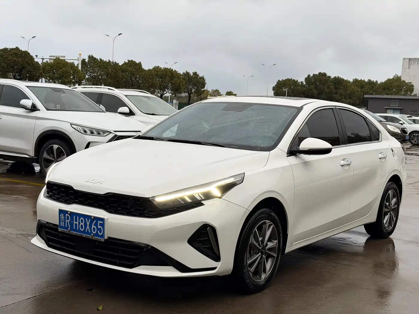 Kia K3 2023 Model 1.5L CVT Luxury Edition фото 2