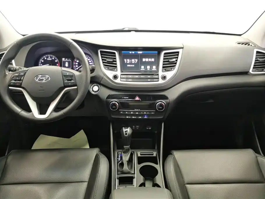 Hyundai Tucson 2018 1.6T DCT 2WD 15th Anniversary Special Edition фото 12